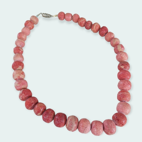 Vintage Mid Century Coral Beaded Necklace - Picture 8 of 8